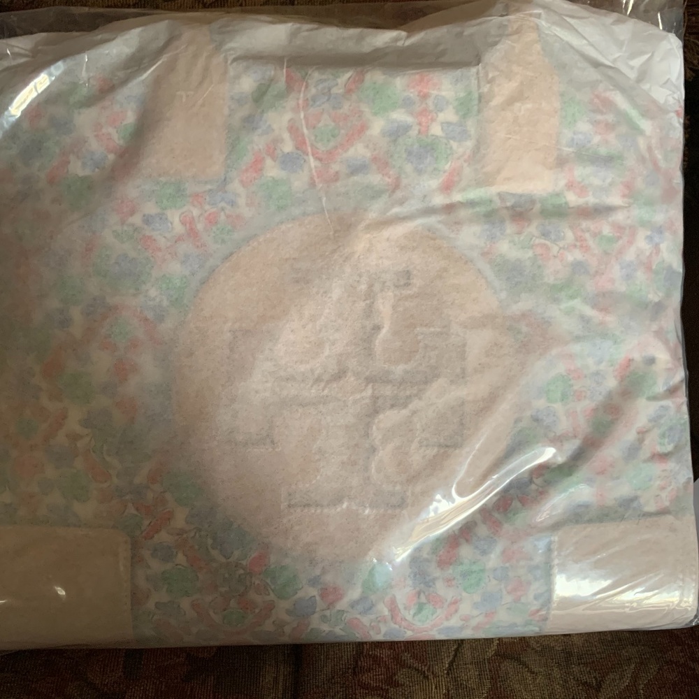 NEW AUTHENTIC TORY BURCH ELLA FLORAL QUILTED TOTE - Picture 3 of 10